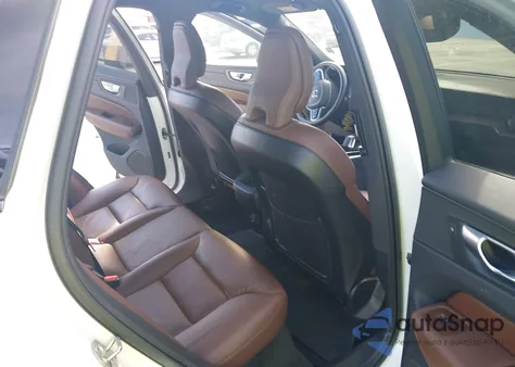 2023 Volvo Xc60 B5 Plus Dark Theme from USA, damaged, VIN YV4L12DLXP1376233